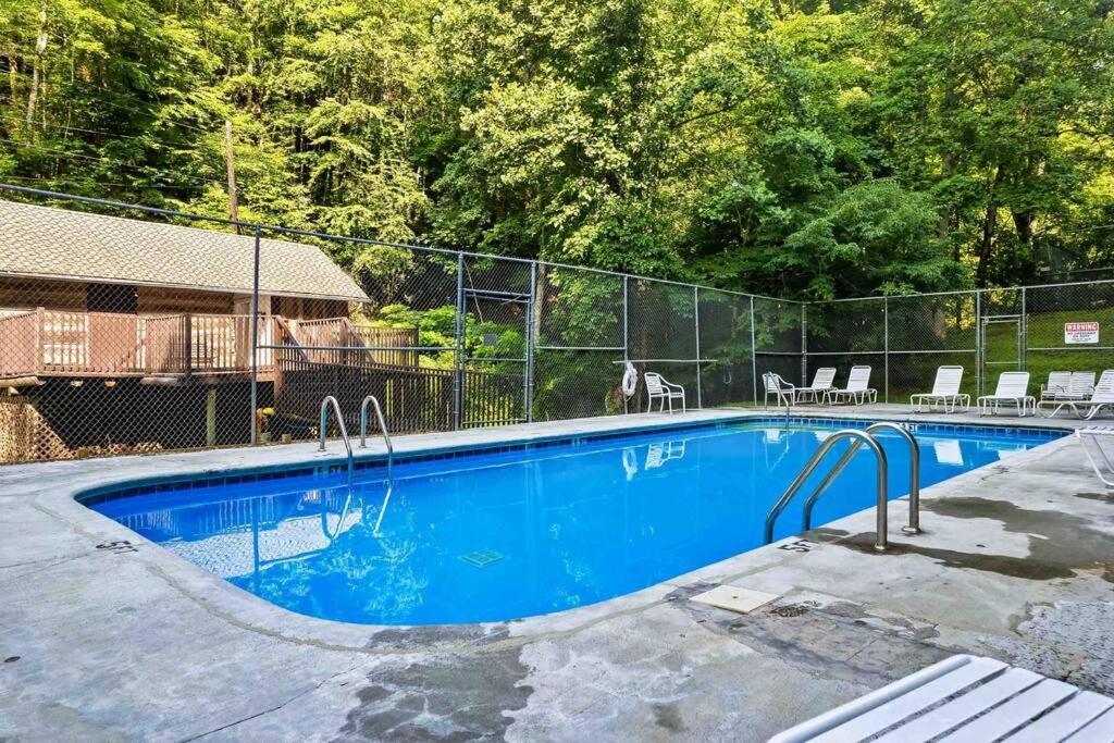 Beautiful Chalet With Fireplace And Large Game Room Gatlinburg Exterior foto
